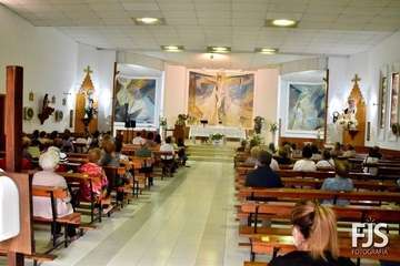  Decenas de fieles rinden pleitesía a San Antonio de Padua en Clavellinas/Francisco Javier Santana.